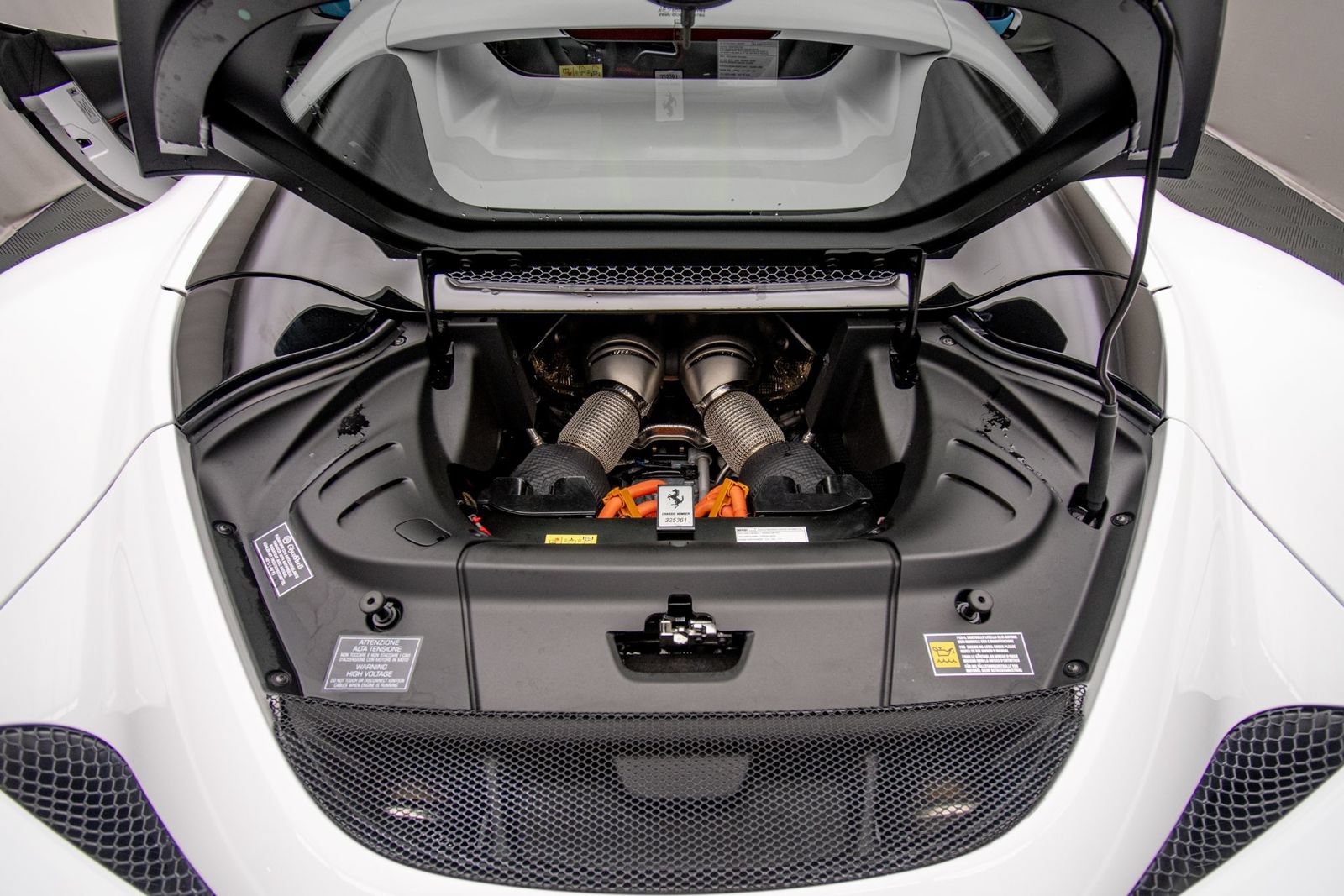 Used 2025 Ferrari 296 GTS RWD image 39
