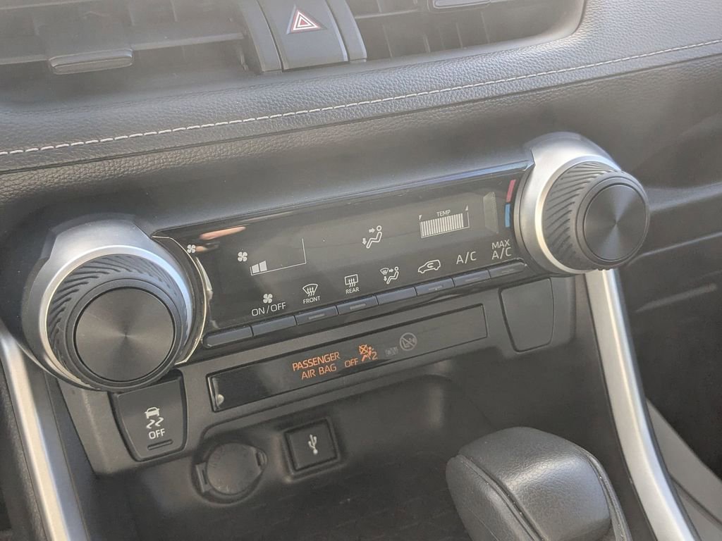 Used 2021 Toyota RAV4 LE image 21