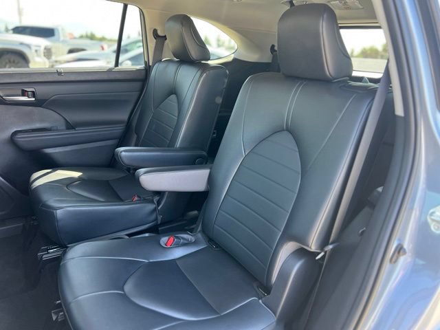 Certified 2023 Toyota Highlander XLE FWD image 11