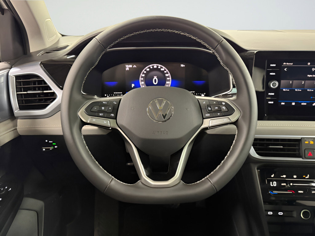 New 2025 Volkswagen Taos SE image 11