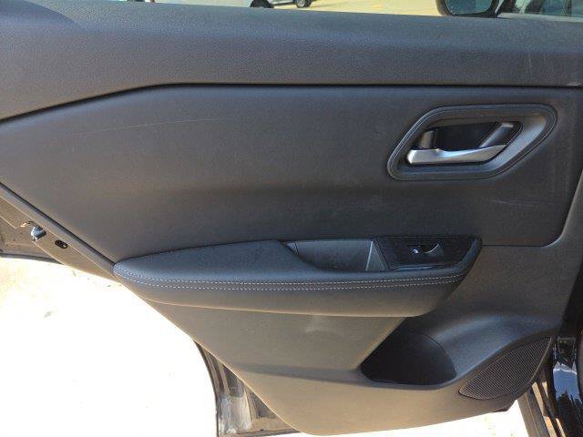 Used 2025 Nissan Rogue SV FWD image 30