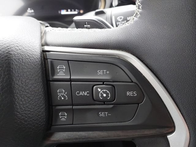Used 2023 Jeep Grand Cherokee Limited w/ Luxury Tech Group II AWD/4WD image 20