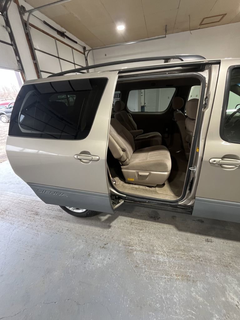 Used 2003 Toyota Sienna CE image 5
