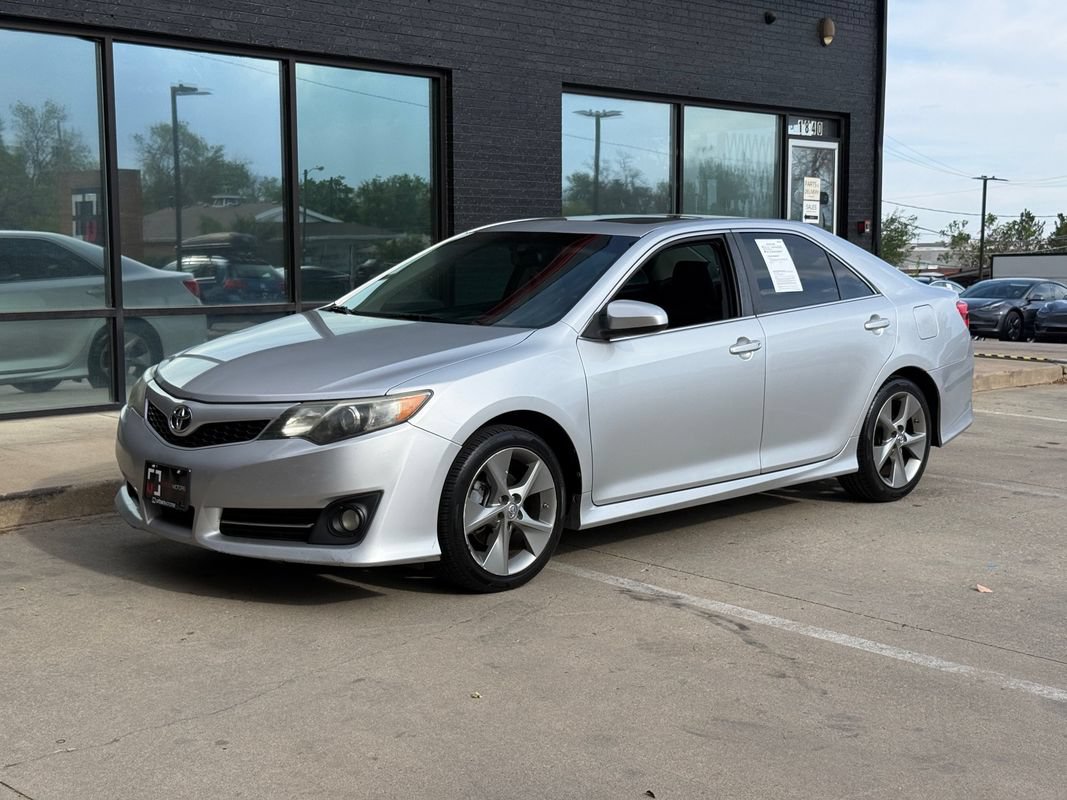 Used 2013 Toyota Camry SE w/ Leather Pkg FWD image 17