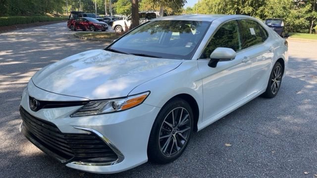 Used 2023 Toyota Camry XLE w/ Navigation Package FWD image 1