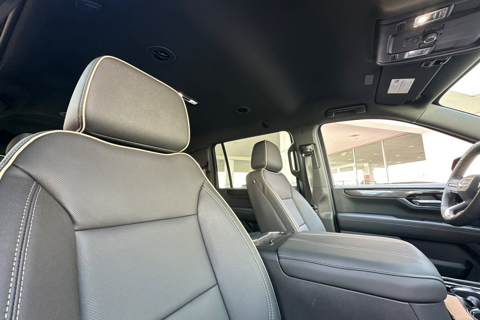 Used 2025 GMC Yukon XL Elevation image 17