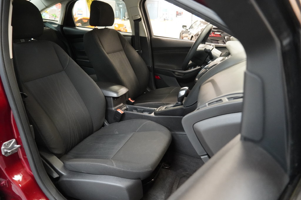 Used 2015 Ford Focus SE FWD image 31