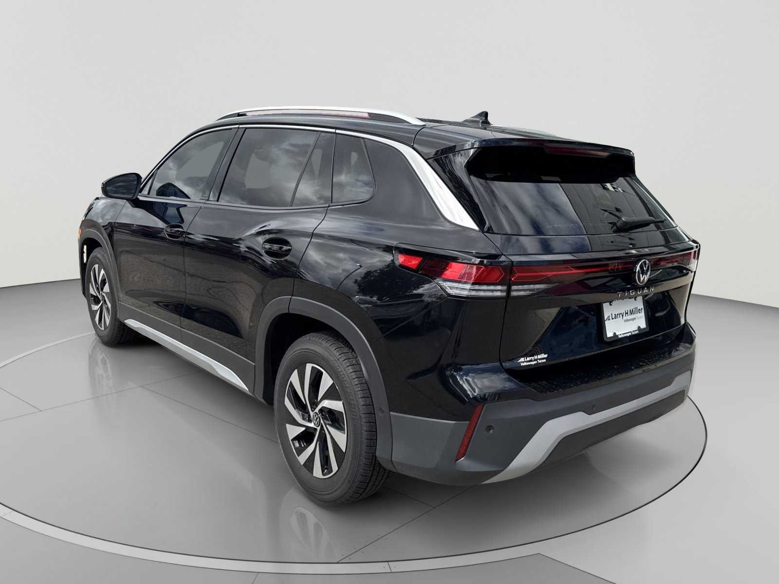 New 2026 Volkswagen Tiguan S FWD image 7