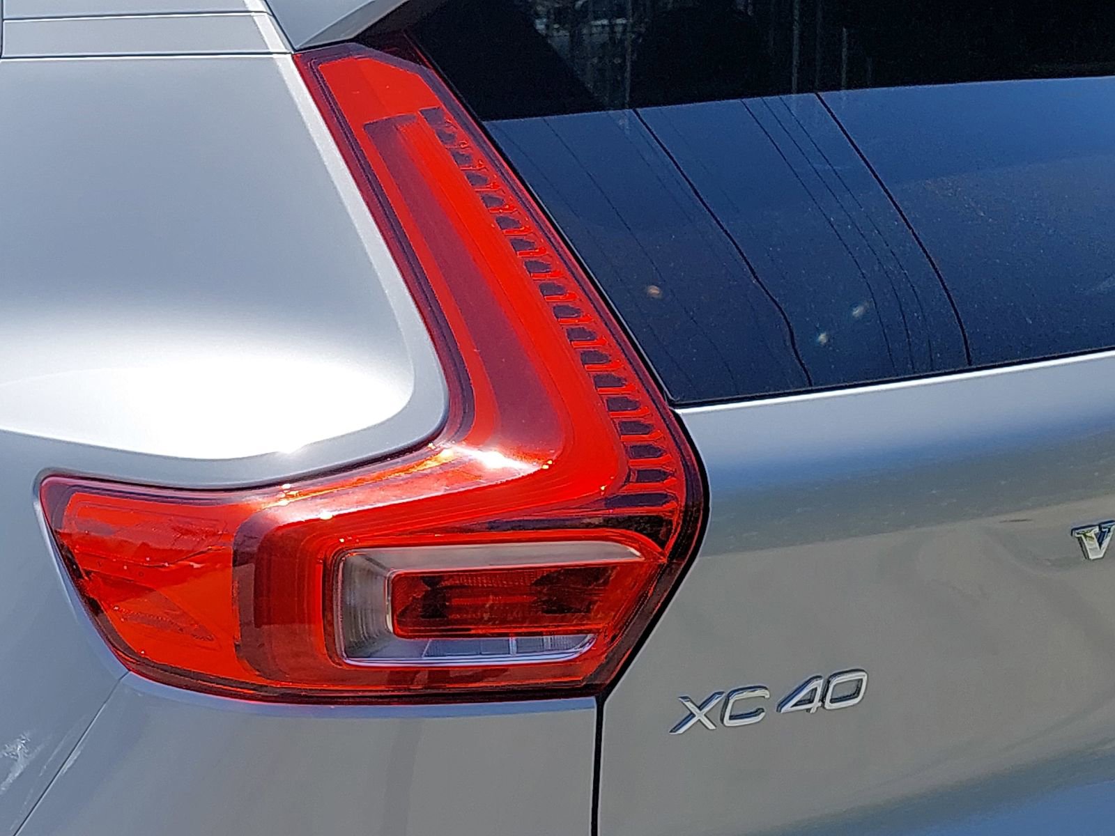 Used 2024 Volvo XC40 B5 Plus AWD/4WD image 34
