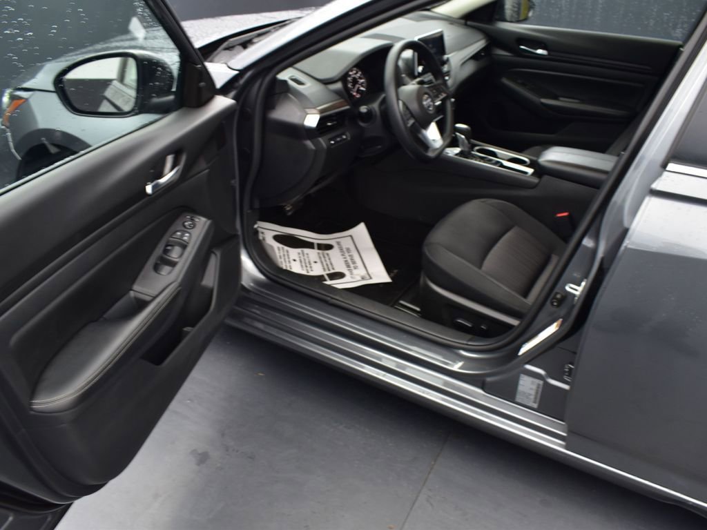 Used 2024 Nissan Altima 2.5 SV image 11
