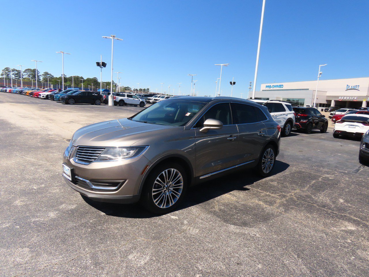Used 2016 Lincoln MKX Reserve w/ Climate Package image 2