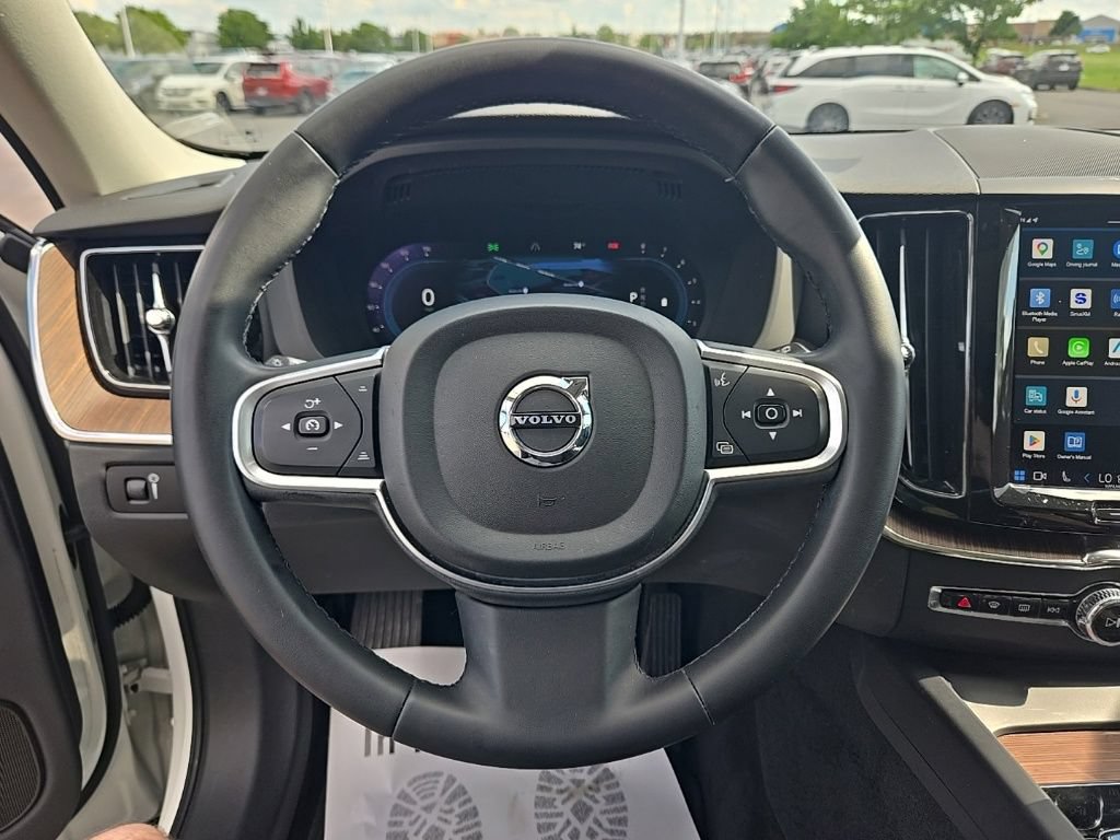 Used 2022 Volvo XC60 B5 Momentum AWD/4WD image 15