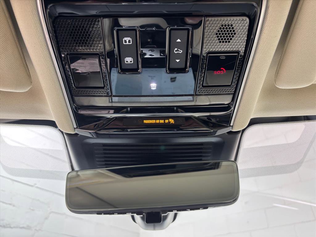 Used 2023 Land Rover Range Rover SE image 12