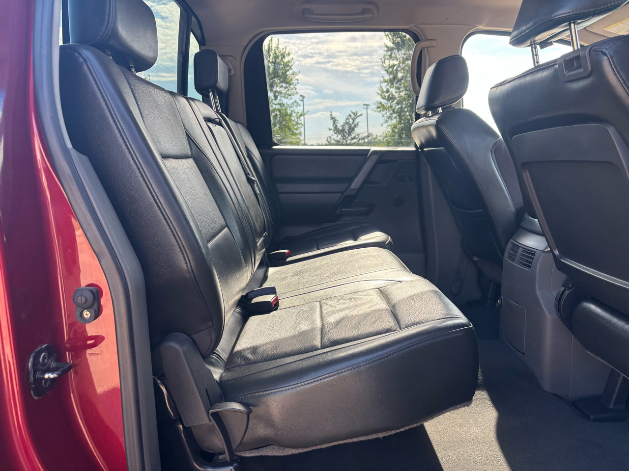 Used 2006 Nissan Titan LE w/ (T01) Tow Pkg image 9