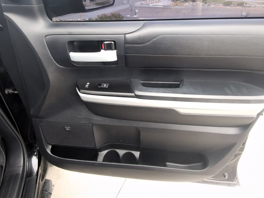 Used 2018 Toyota Tundra Limited w/ Limited Premium Package AWD/4WD image 31