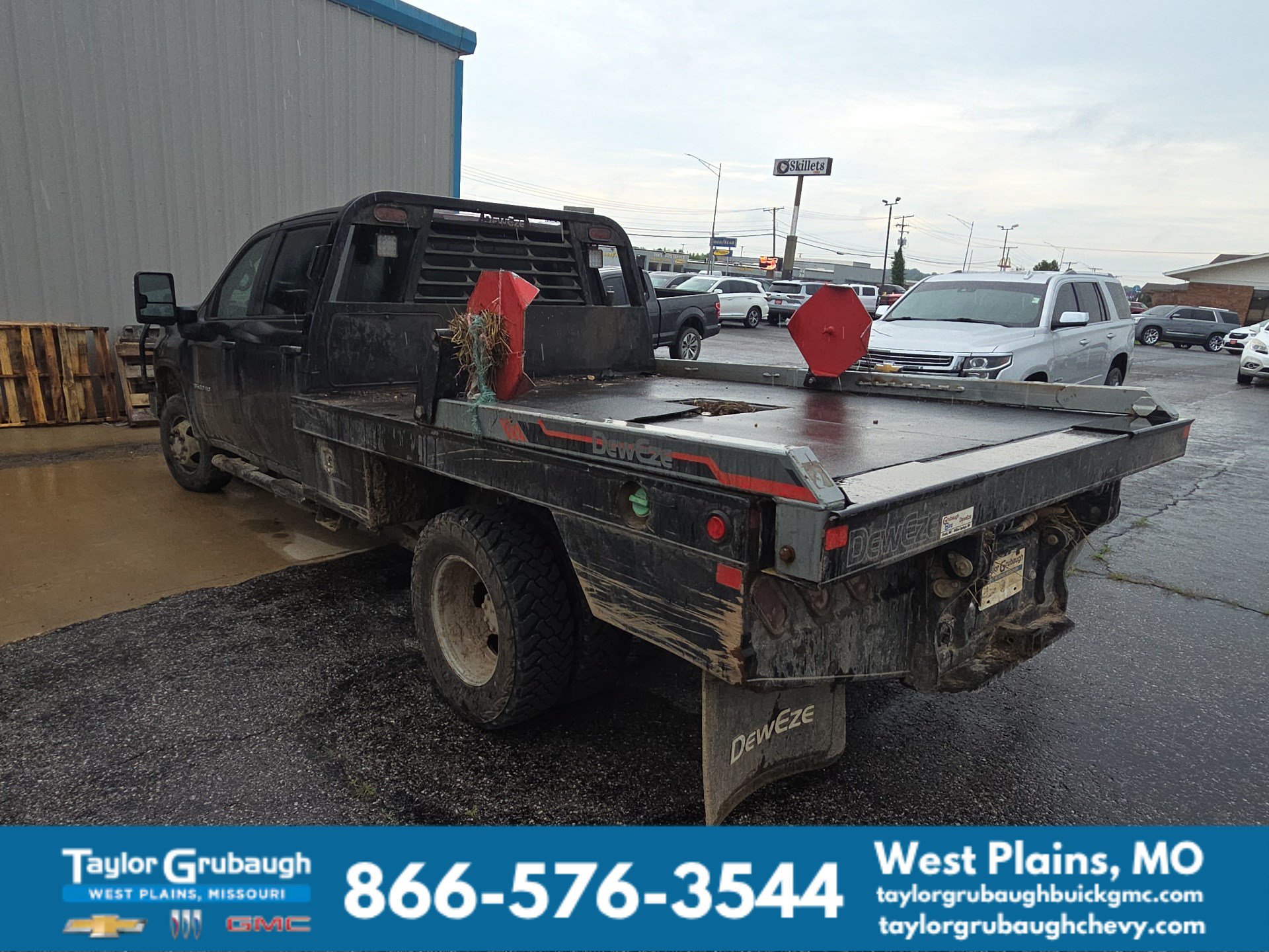 Used 2021 Chevrolet Silverado 3500 LT w/ Remote Start Package AWD/4WD image 4