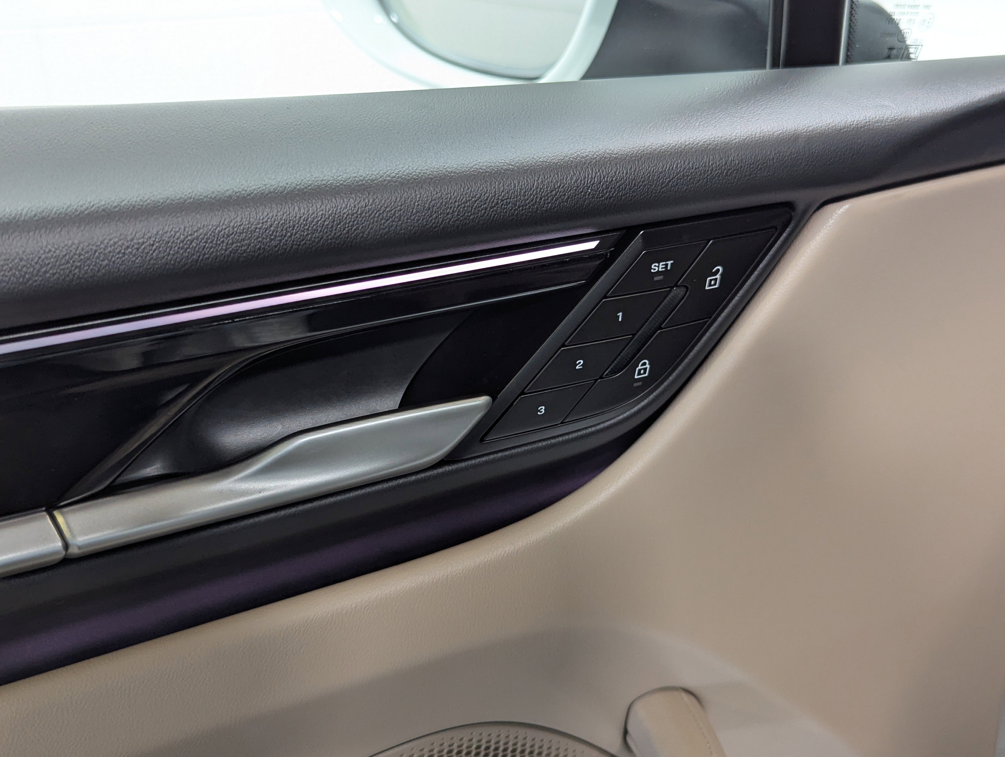 Certified 2025 Porsche Macan 4 Electric image 25