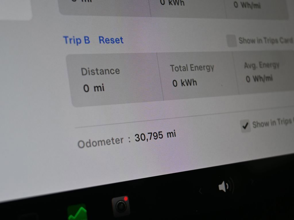 Used 2022 Tesla Model Y Performance image 23