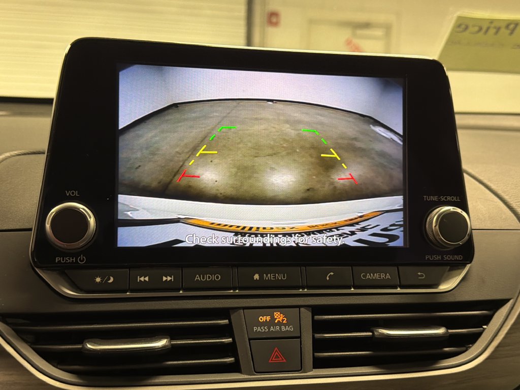 Used 2025 Nissan Altima 2.5 SV FWD image 37