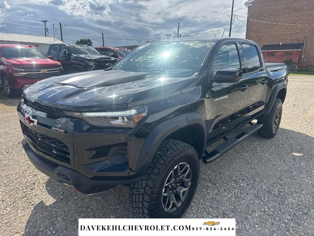 Used 2025 Chevrolet Colorado ZR2 w/ Technology Package AWD/4WD image 1