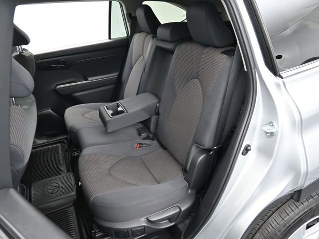Used 2023 Toyota Highlander L image 25