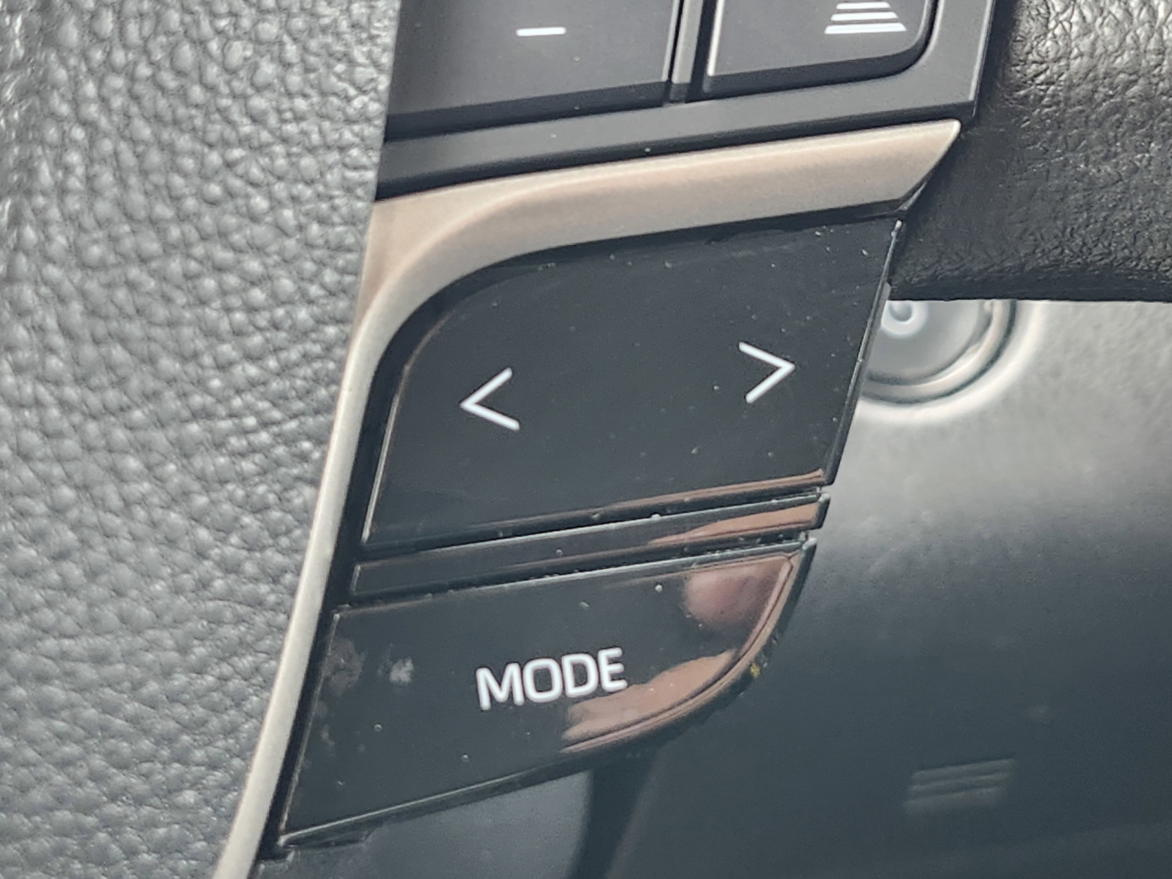 Used 2025 Toyota Camry LE image 32