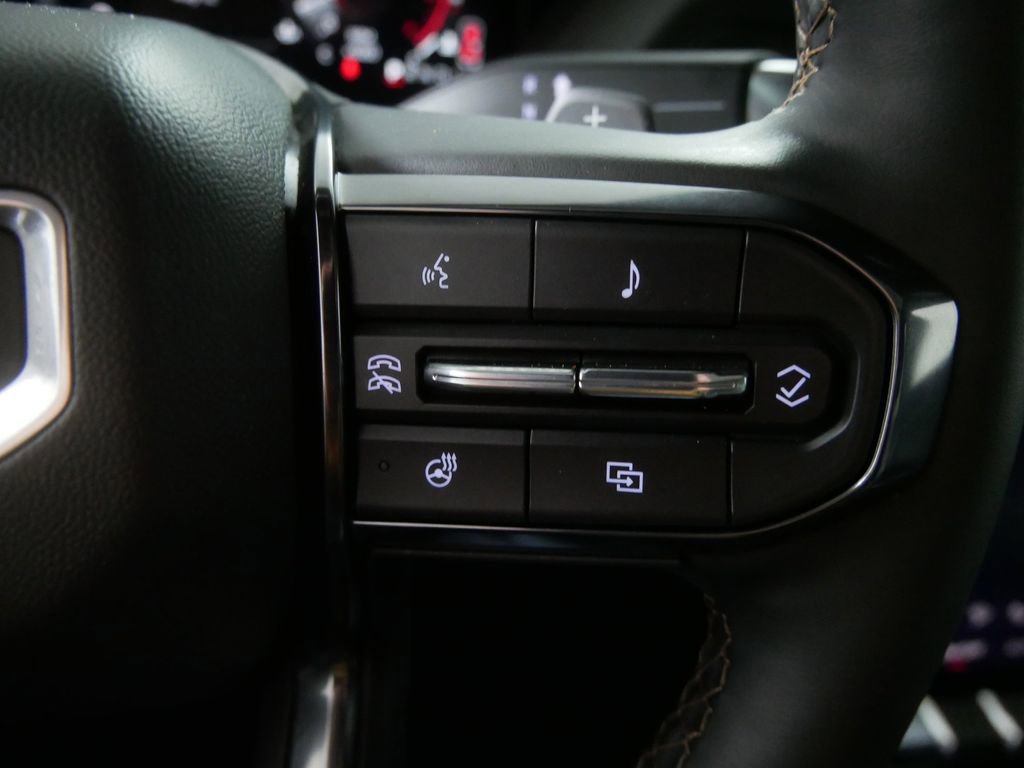 Used 2025 GMC Yukon AT4 AWD/4WD image 29