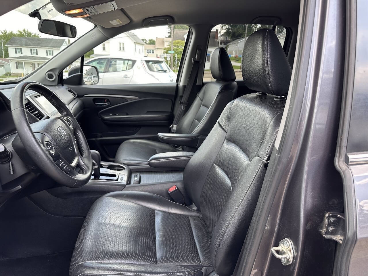 Used 2017 Honda Ridgeline RTL image 2