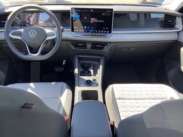 Used 2025 Volkswagen Tiguan S AWD/4WD image 13