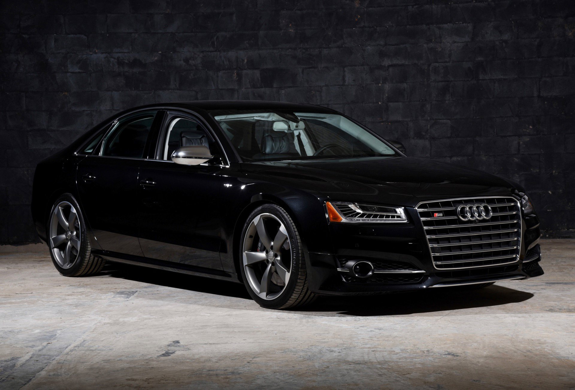 Used 2015 Audi S8 image 2