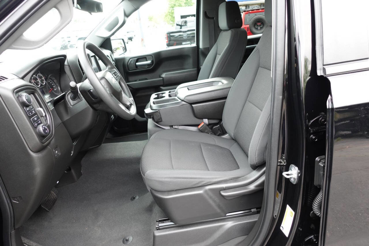 Used 2021 Chevrolet Silverado 1500 Custom w/ Safety Confidence Package AWD/4WD image 17
