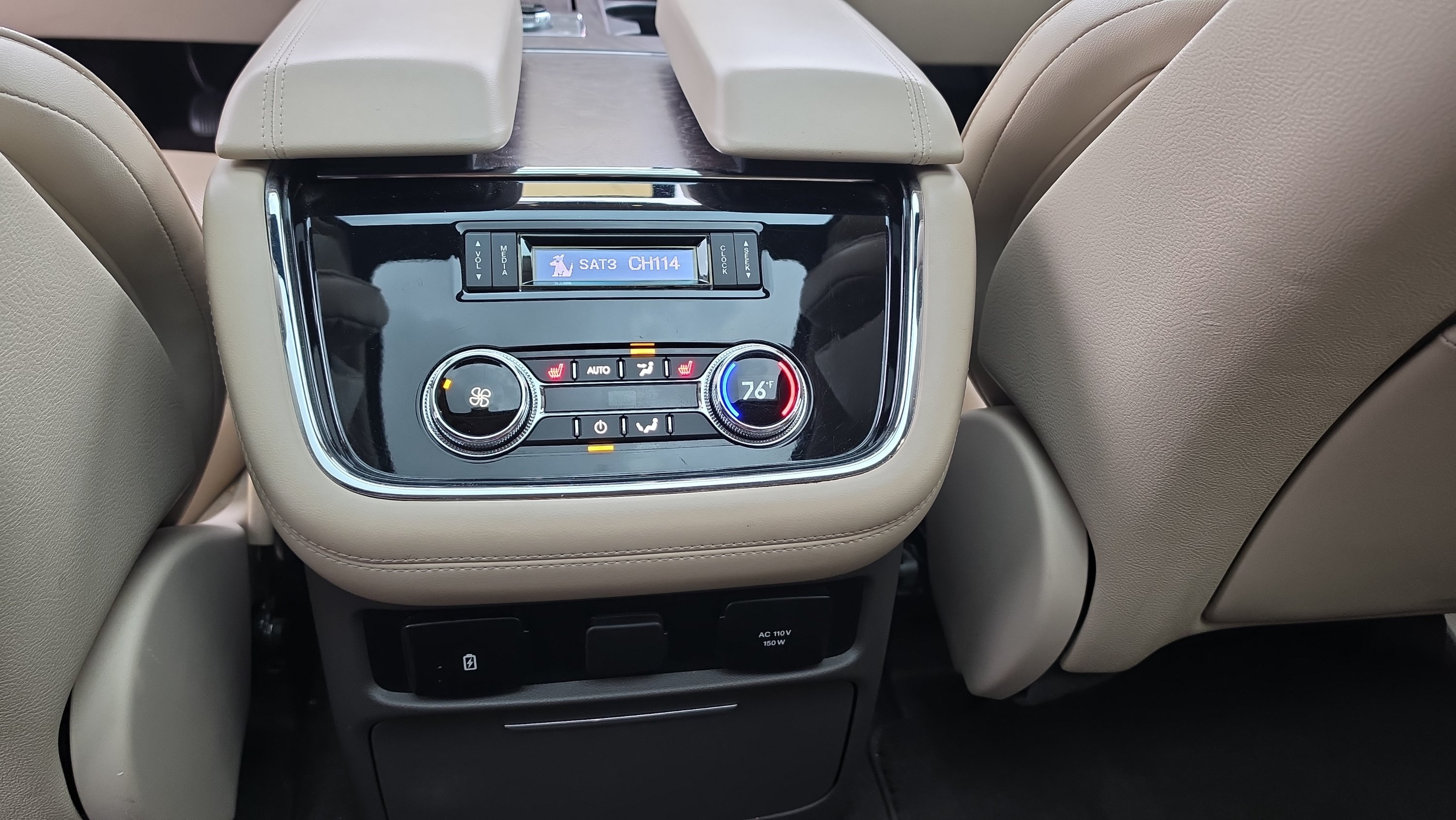 Used 2018 Lincoln Navigator Select w/ Technology Package RWD image 23