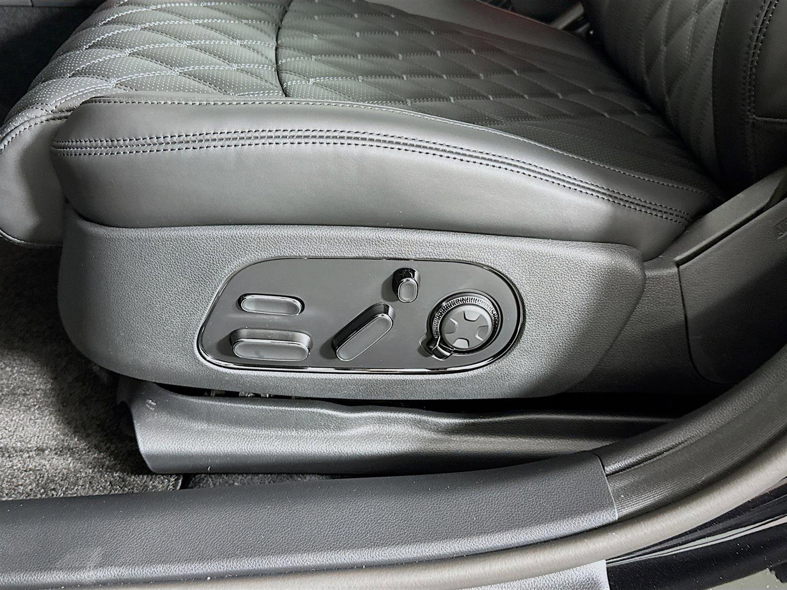 New 2026 Genesis G90 3.5T Prestige image 22