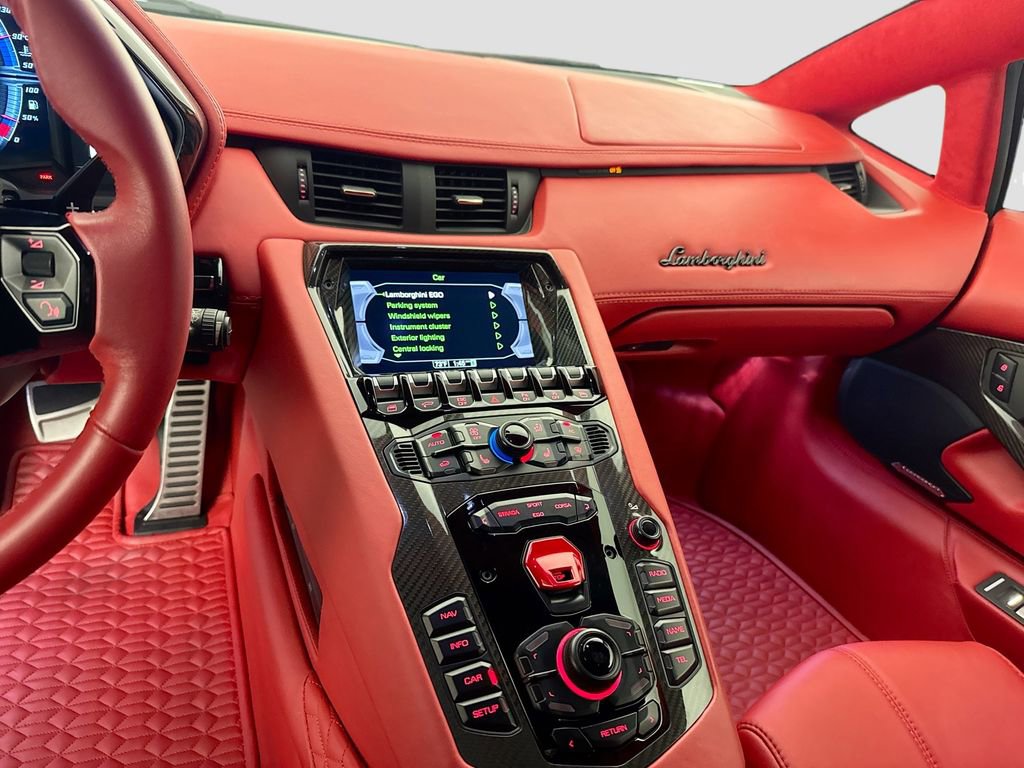 Used 2018 Lamborghini Aventador S image 24