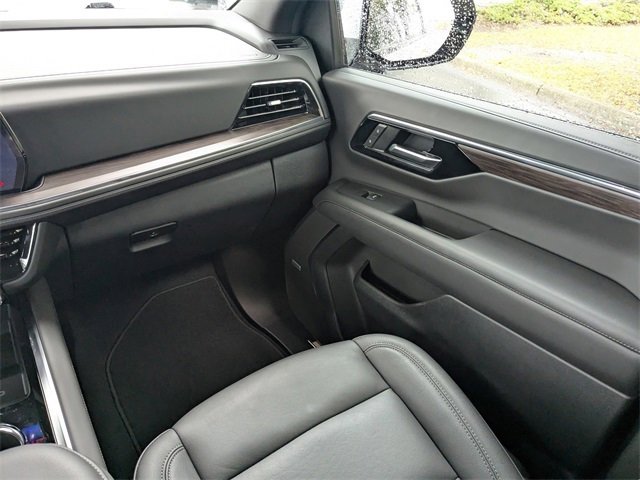 Used 2025 Chevrolet Suburban Z71 w/ Comfort Package image 19