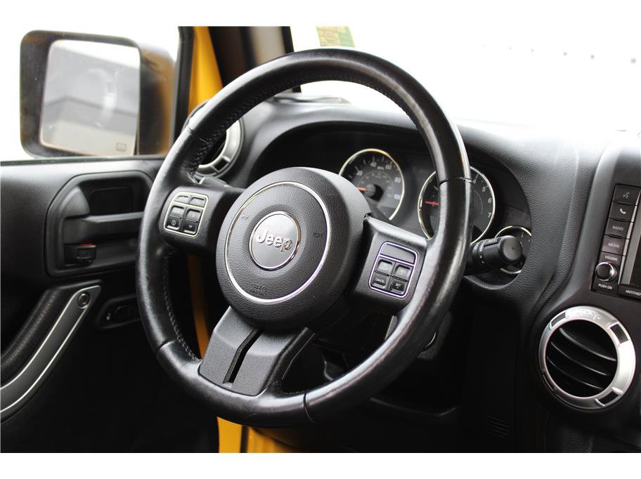 Used 2015 Jeep Wrangler Unlimited Sahara w/ Connectivity Group image 14