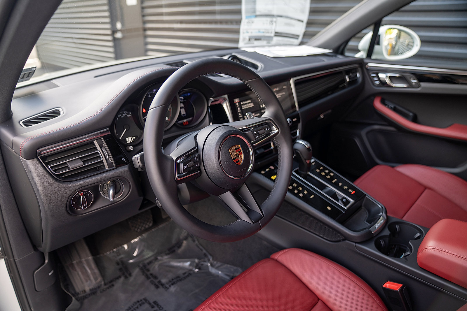 Certified 2026 Porsche Macan AWD/4WD image 4