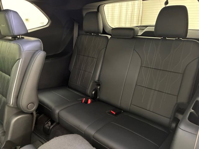 Certified 2025 Buick Enclave Avenir w/ Super Cruise Package AWD/4WD image 18