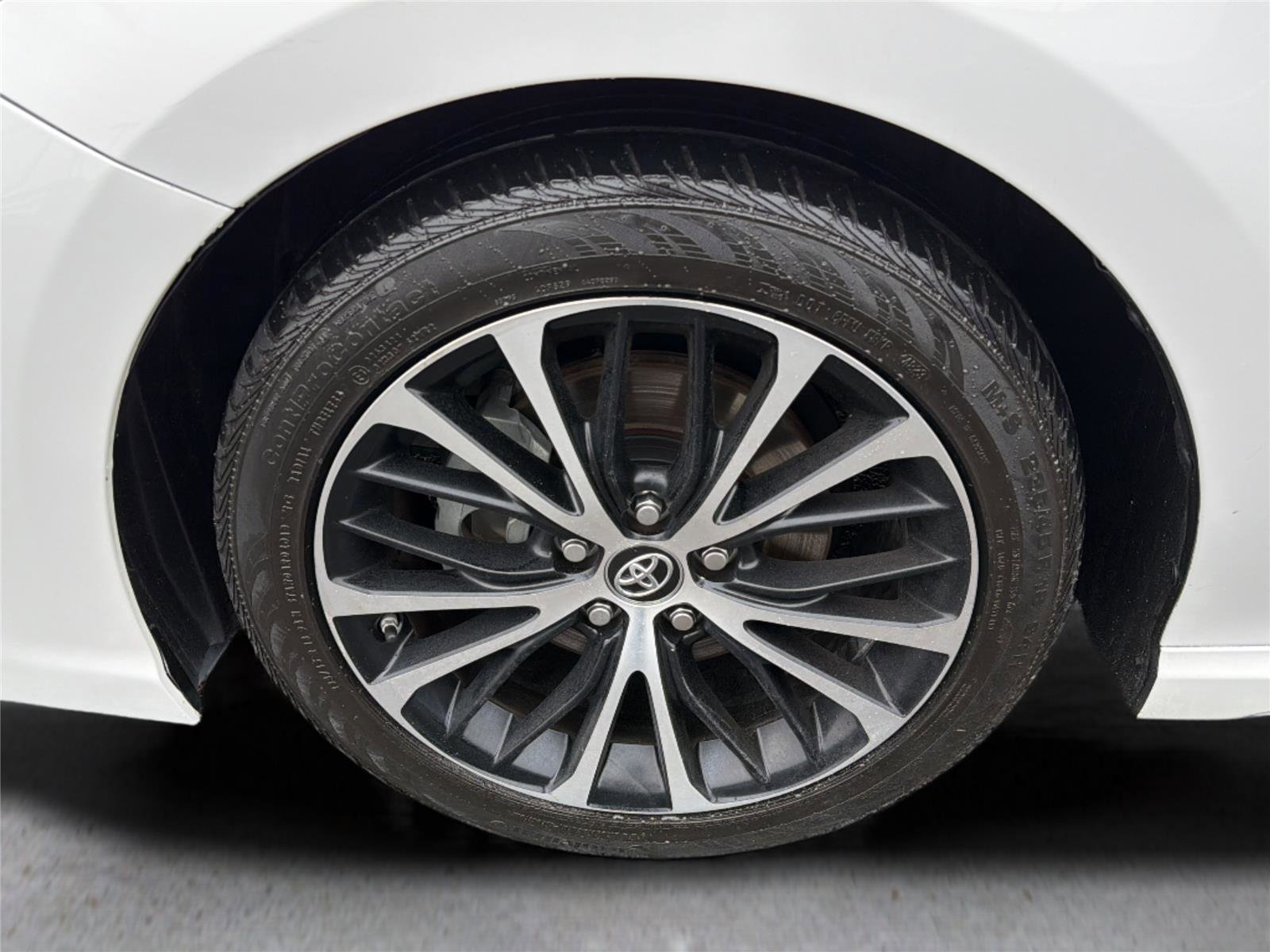Used 2018 Toyota Camry SE w/ Convenience Package FWD image 29