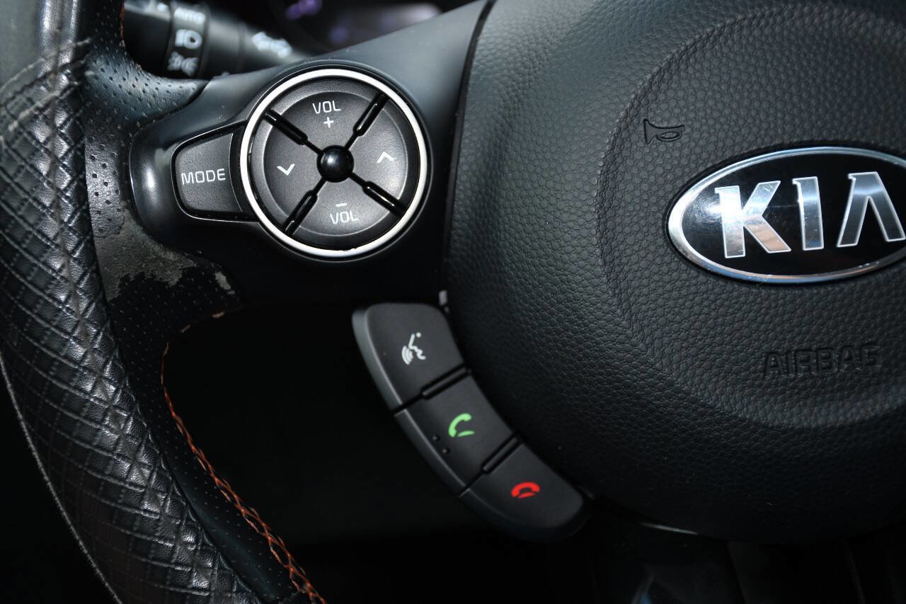 Used 2018 Kia Soul ! FWD image 28