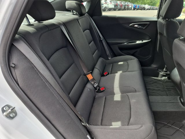 Used 2025 Chevrolet Malibu RS FWD image 28
