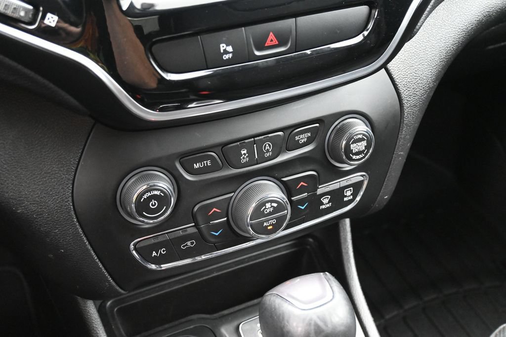 Used 2020 Jeep Cherokee Limited AWD/4WD image 17