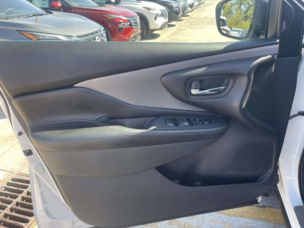 Used 2023 Nissan Murano SV w/ SV Midnight Edition Package image 19