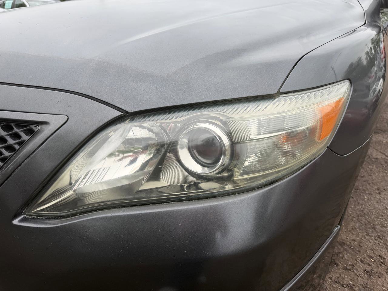 Used 2010 Toyota Camry SE FWD image 10