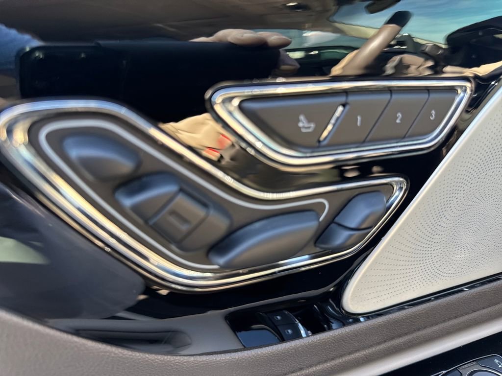 Used 2024 Lincoln Aviator Reserve w/ Equipment Group 201A image 8