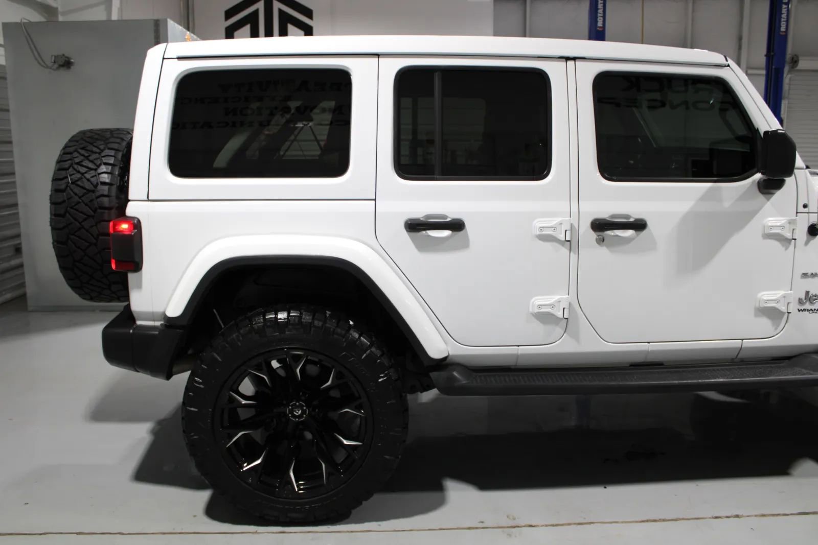 Used 2021 Jeep Wrangler Unlimited Sahara image 8