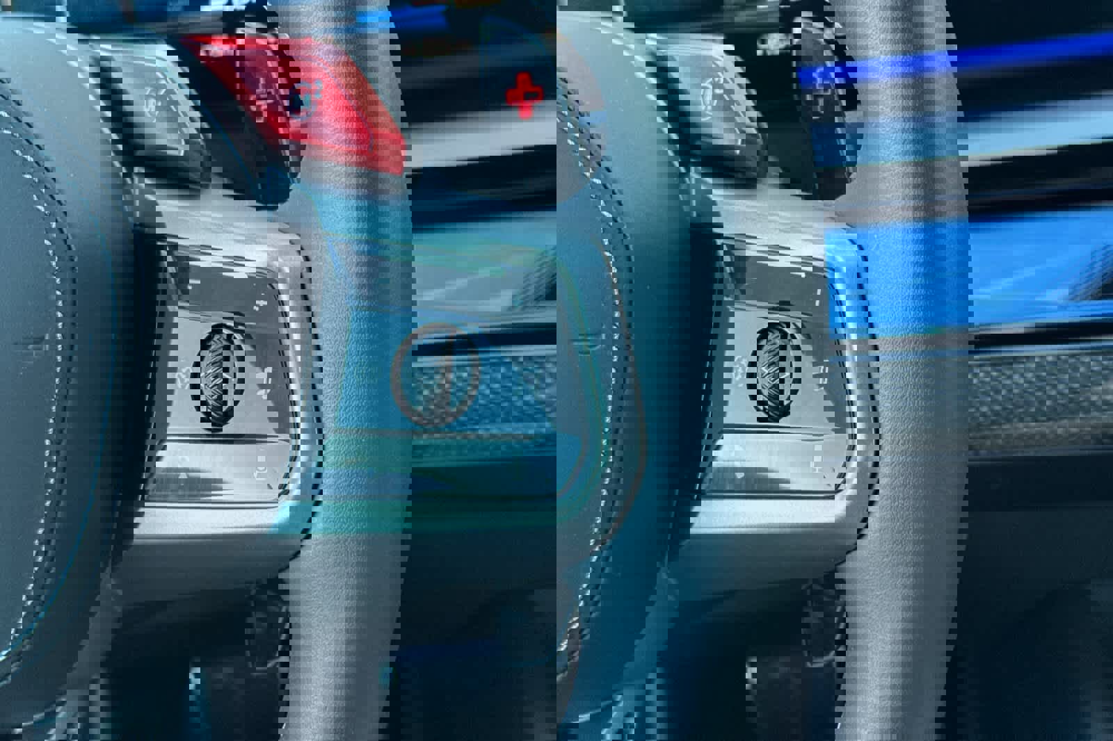 Used 2025 BMW M5 w/ Carbon Package image 28