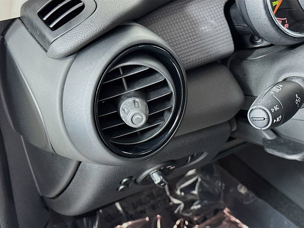 Used 2021 MINI Cooper 2-Door Hardtop FWD image 11