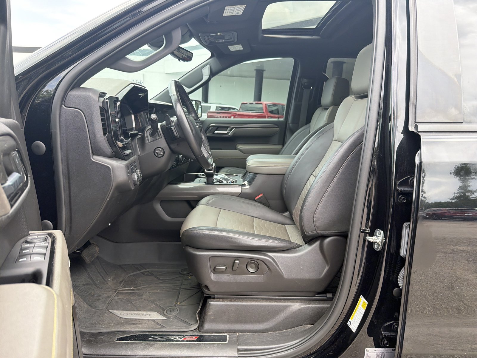 Used 2023 Chevrolet Silverado 1500 ZR2 w/ Technology Package AWD/4WD image 14
