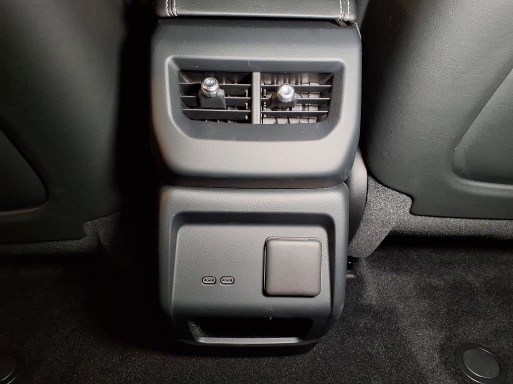 Used 2025 Cadillac Optiq Sport 1 w/ LPO, ONYX Package image 19